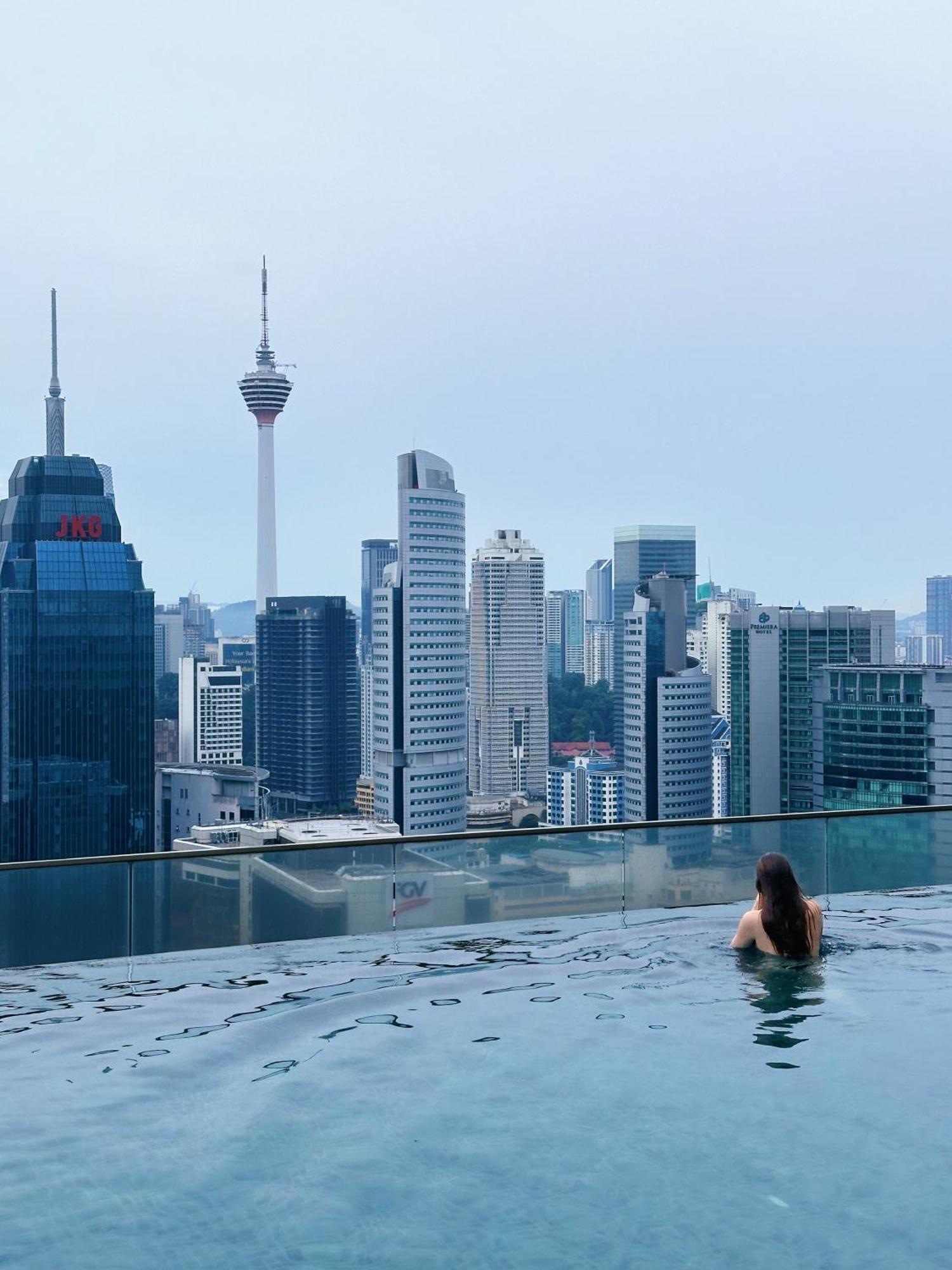 Modern Bauhaus Studio At Regalia Klcc Infinity Pool Куала-Лумпур Экстерьер фото