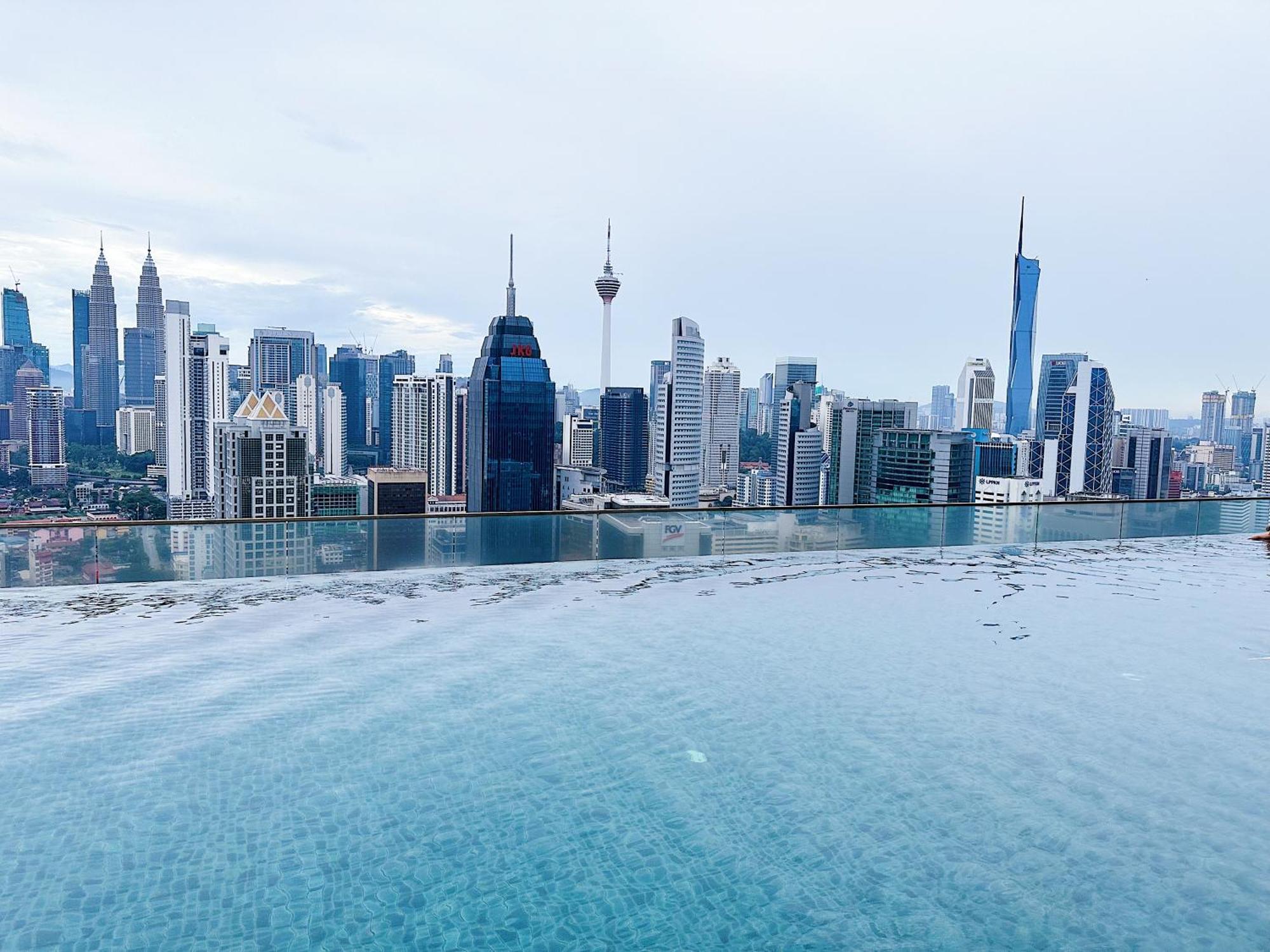 Modern Bauhaus Studio At Regalia Klcc Infinity Pool Куала-Лумпур Экстерьер фото